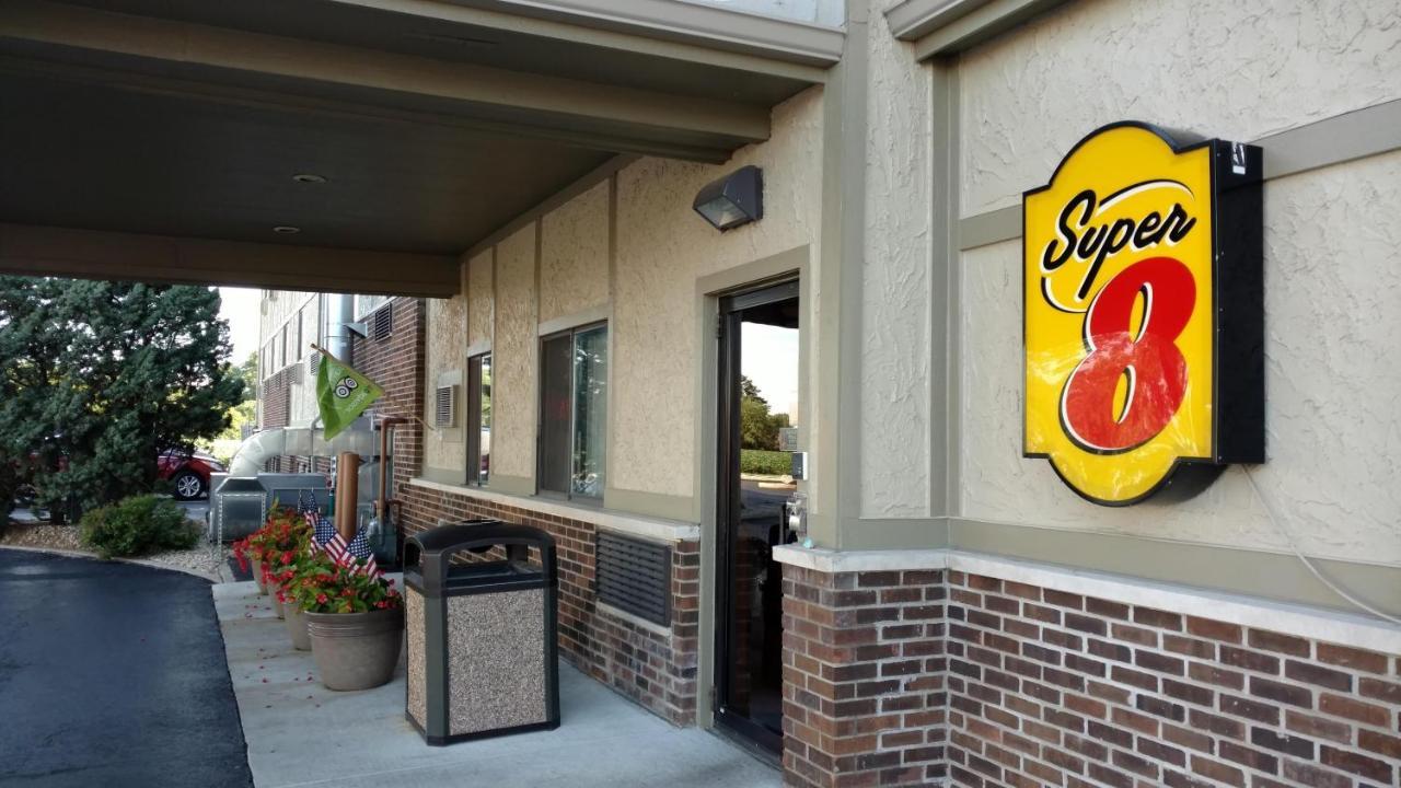 Super 8 By Wyndham Ottawa Starved Rock Hotel Kültér fotó