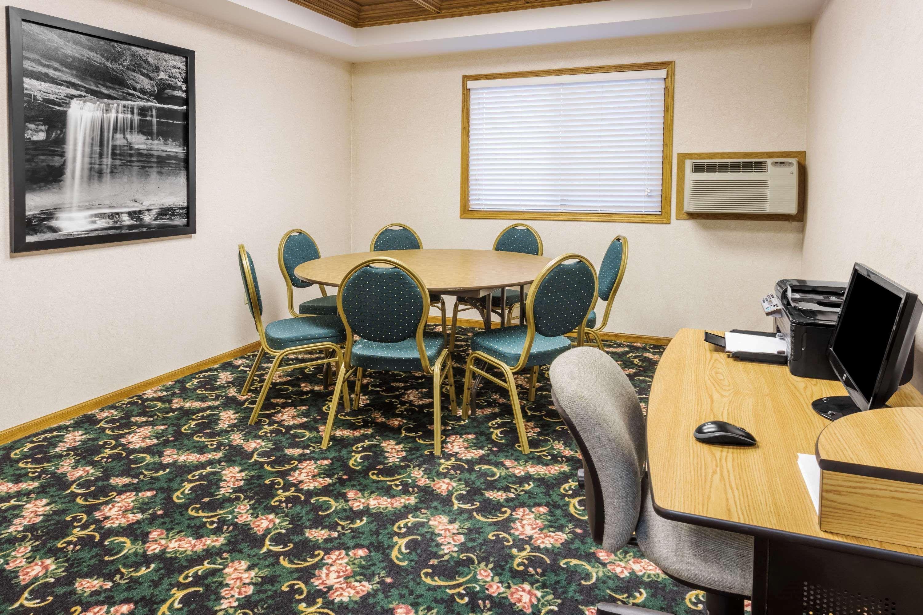 Super 8 By Wyndham Ottawa Starved Rock Hotel Kültér fotó