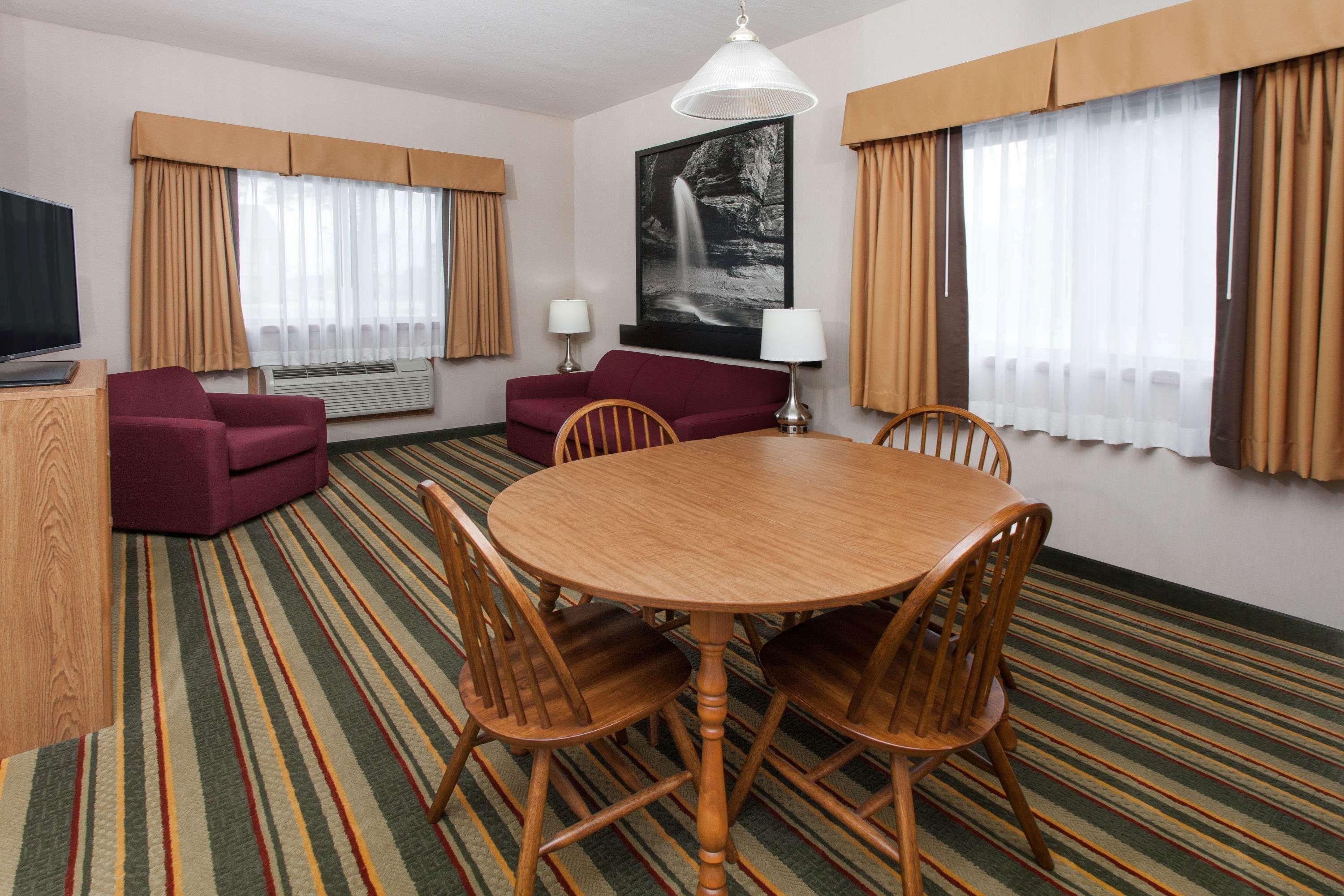 Super 8 By Wyndham Ottawa Starved Rock Hotel Kültér fotó